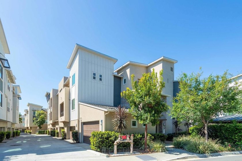 Single level luxury living at the penthouse level - elevator - Beach Condo for sale in Carlsbad, California on Beachhouse.com