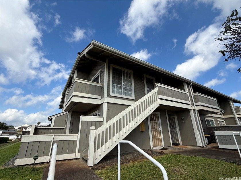 Welcome to Royal Palm in Waipio! Enjoy a spacious studio unit - Beach Condo for sale in Waipahu, Hawaii on Beachhouse.com