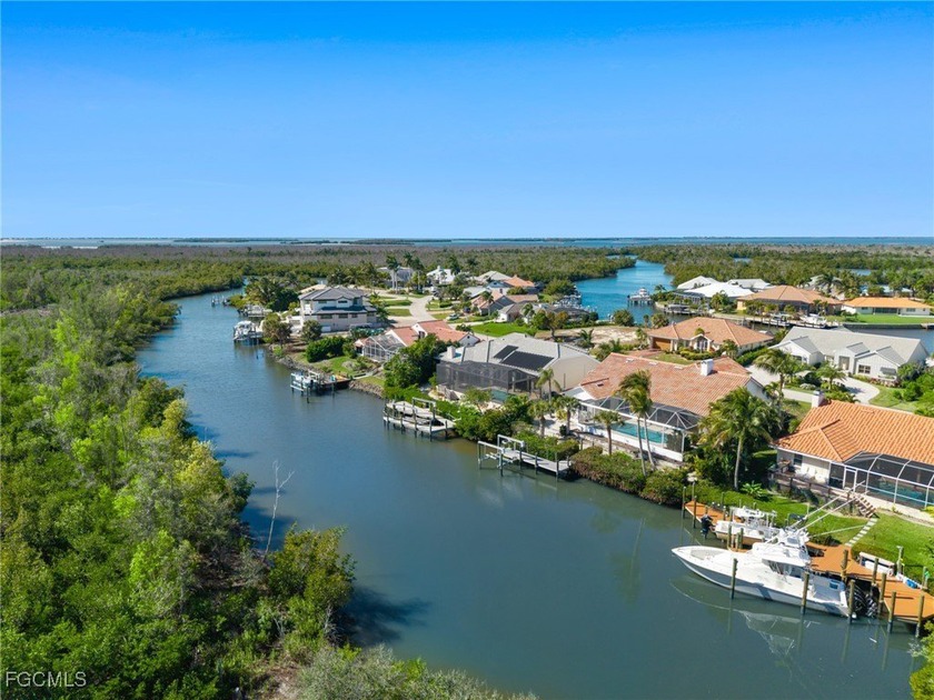 The Florida waterfront home you've been waiting for is now - Beach Home for sale in Fort Myers, Florida on Beachhouse.com