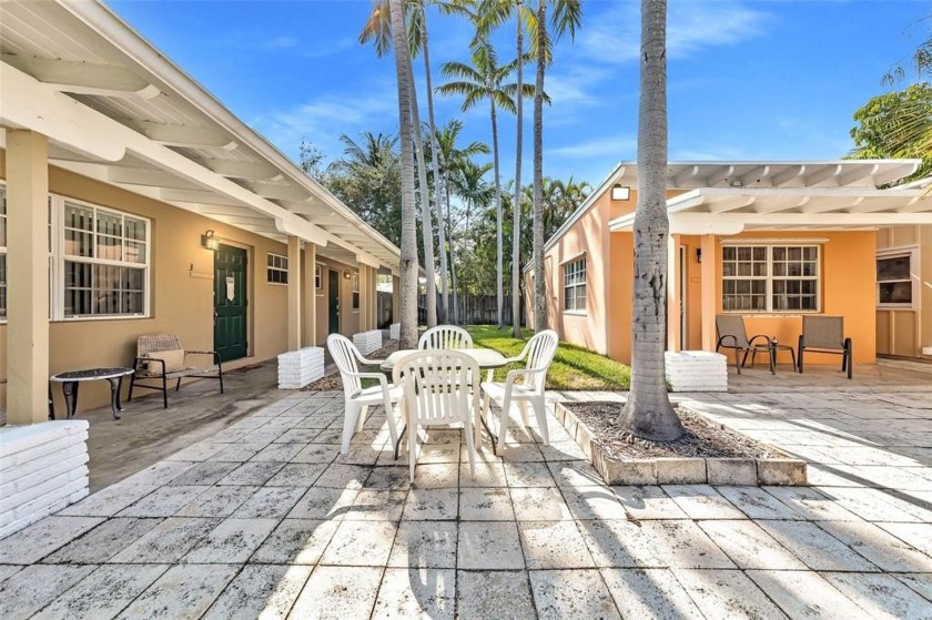 Key West style spacious 1/1 bungalow corner unit with high - Beach Condo for sale in Fort Lauderdale, Florida on Beachhouse.com