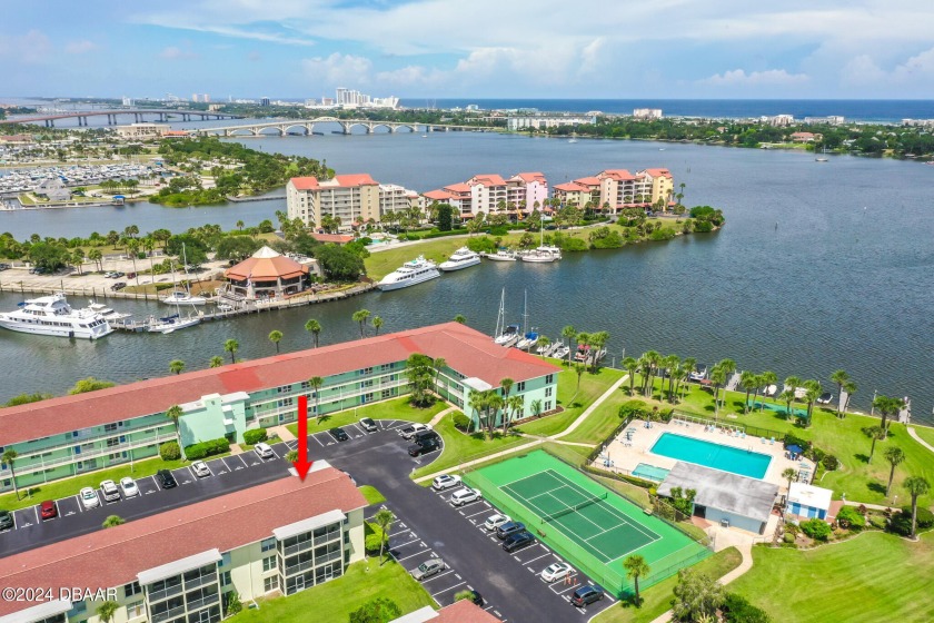 Welcome to your new home! This one-bedroom, one-bath condominium - Beach Condo for sale in Daytona Beach, Florida on Beachhouse.com