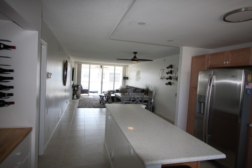 Complete updated top floor condo lot of natural light flooding - Beach Condo for sale in Boynton Beach, Florida on Beachhouse.com