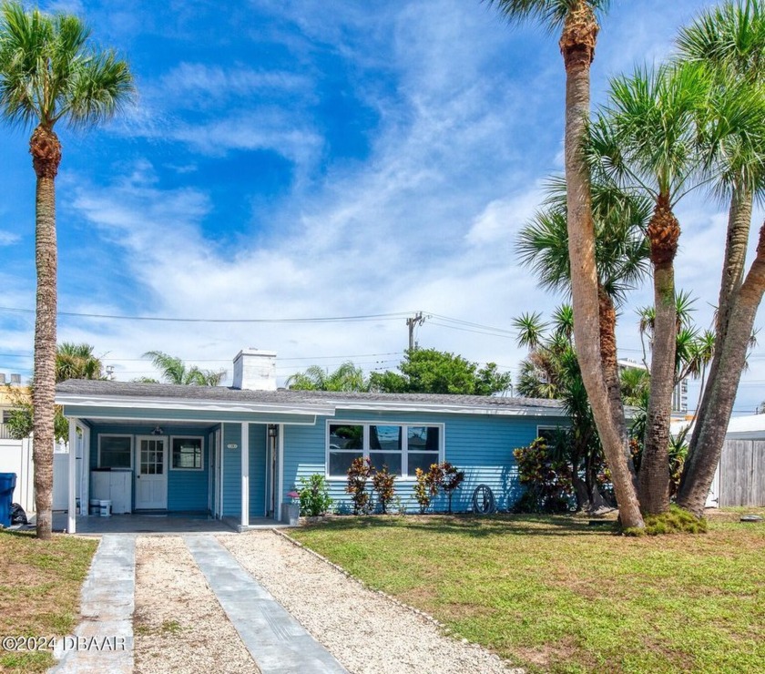 Fabulous slice of Florida paradise!  This beautiful 3/2 pool - Beach Home for sale in Ormond Beach, Florida on Beachhouse.com