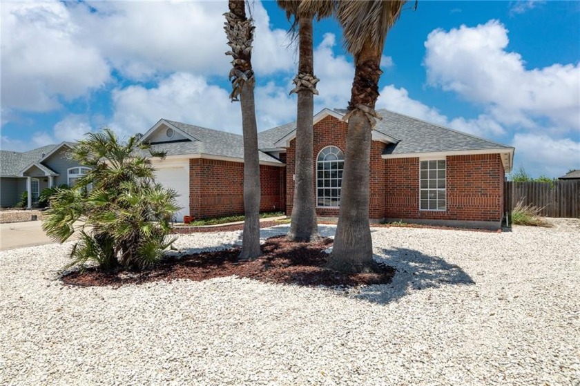 This island beauty will surely catch your eye. 3/2/2 with open - Beach Home for sale in Corpus Christi, Texas on Beachhouse.com