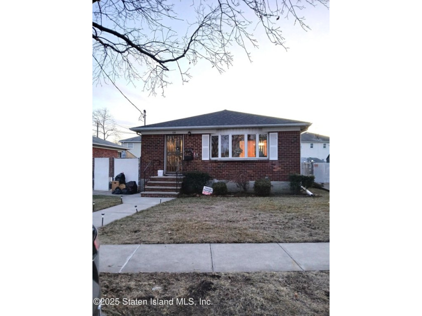 Welcome to 138 Buel Ave-An ALL BRICK true gem in the heart of - Beach Home for sale in Staten Island, New York on Beachhouse.com