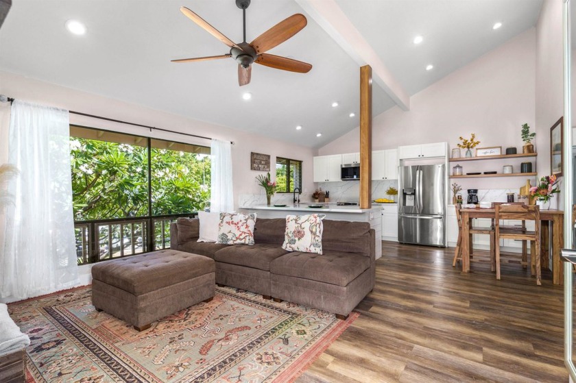 This beautiful upstairs condo offers a perfect blend of comfort - Beach Condo for sale in Kihei, Hawaii on Beachhouse.com