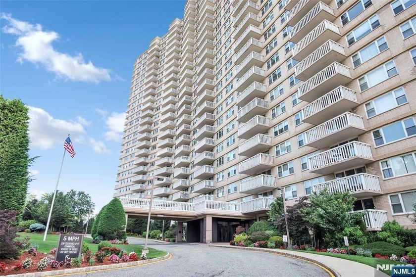 THIS DELUXE ONE BEDROOM APARTMENT WITH SEPARATE DINING ROOM - Beach Other for sale in Fort Lee, New Jersey on Beachhouse.com