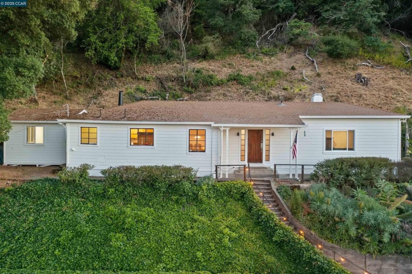 Perched on a private ridge above Orinda, this light-bathed - Beach Home for sale in Orinda, California on Beachhouse.com