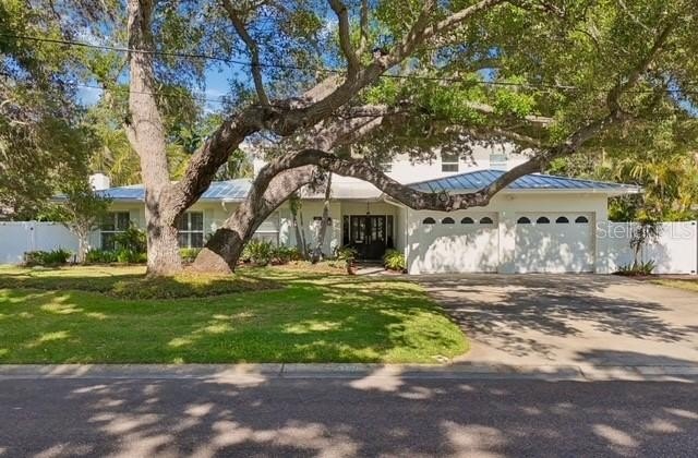 Rare opportunity in beautiful Snell Isle! Situated on a unique - Beach Home for sale in St. Petersburg, Florida on Beachhouse.com