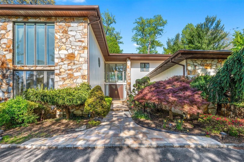 The Largest Model Home in Gated *Hamlet Estates* Community w/ 24 - Beach Home for sale in Manhasset, New York on Beachhouse.com