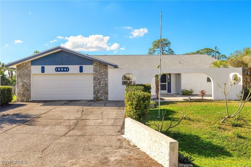 Welcome to your dream home in Southwest Florida! This - Beach Home for sale in North Fort Myers, Florida on Beachhouse.com