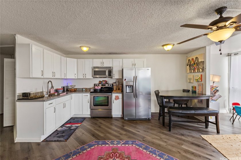 Well-maintained 2 bedroom, 2 bath unit with 1 assigned covered - Beach Condo for sale in Aiea, Hawaii on Beachhouse.com