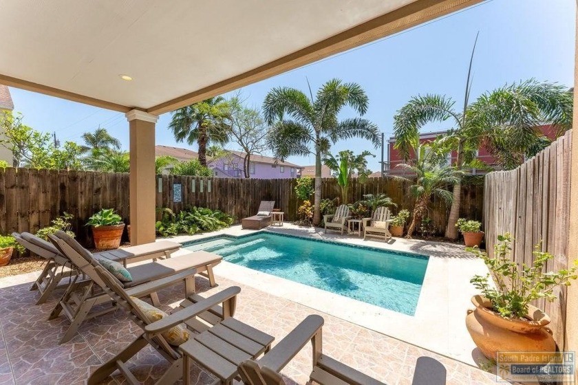 Beautiful 3 bedroom well maintained townhouse. This home has a - Beach Townhome/Townhouse for sale in South Padre Island, Texas on Beachhouse.com
