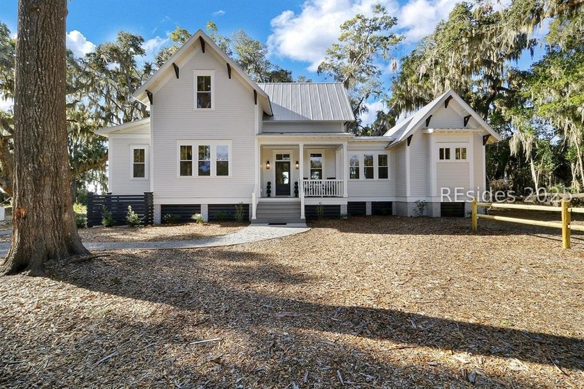 A rare, true deep-water custom built riverfront home. This - Beach Home for sale in Beaufort, South Carolina on Beachhouse.com