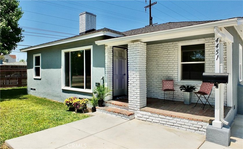 4451 E. Goldfield Avenue...  a charming 3 bedroom, 1 bathroom - Beach Home for sale in Long Beach, California on Beachhouse.com