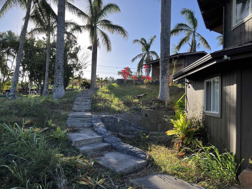 WIDOW IN EMOTIONAL DISTRESS. The property is just too - Beach Home for sale in Haiku, Hawaii on Beachhouse.com