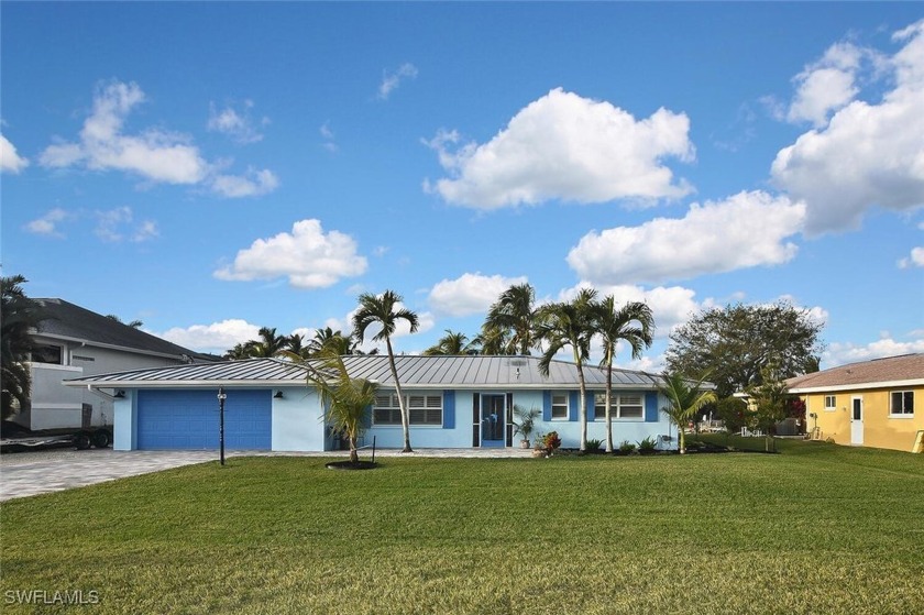 WELCOME HOME! The moment you pull into this 2-bedroom + Den & 3 - Beach Home for sale in Fort Myers, Florida on Beachhouse.com