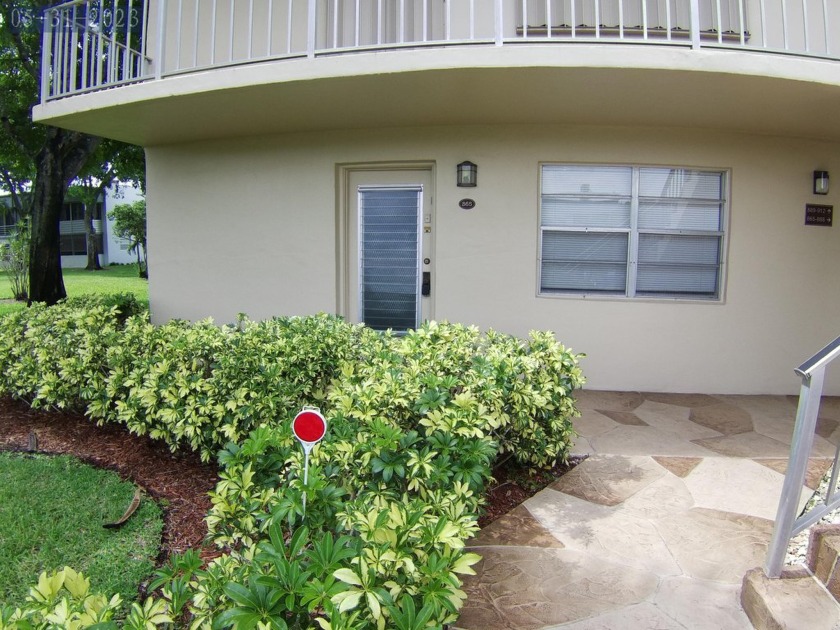 55+ Senior Community. Two-bedrooms corner condo. True ground - Beach Condo for sale in Delray Beach, Florida on Beachhouse.com