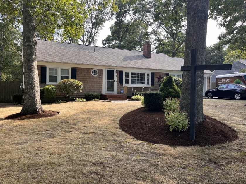 BACK ON MARKET. Buyer financing was denied. Lovely Ranch style - Beach Home for sale in Yarmouth Port, Massachusetts on Beachhouse.com