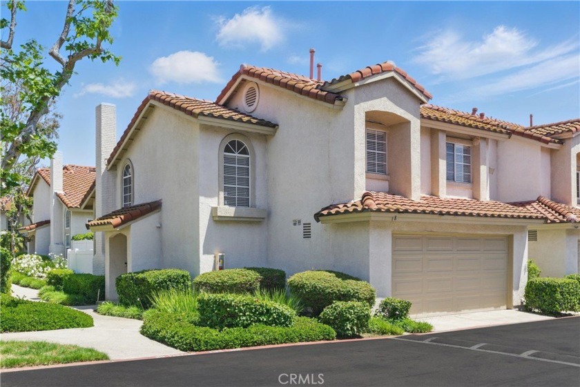 Upgraded kitchen, brand new carpet, open floor plan, and - Beach Townhome/Townhouse for sale in Rancho Santa Margarita, California on Beachhouse.com