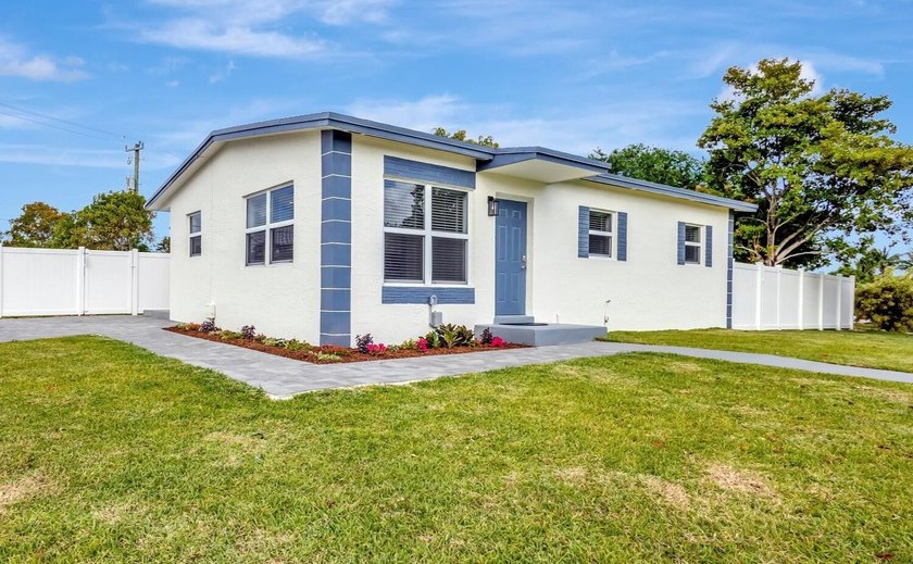 Beautifully updated 3BR/2BA home in Delray Beach on a spacious - Beach Home for sale in Delray Beach, Florida on Beachhouse.com