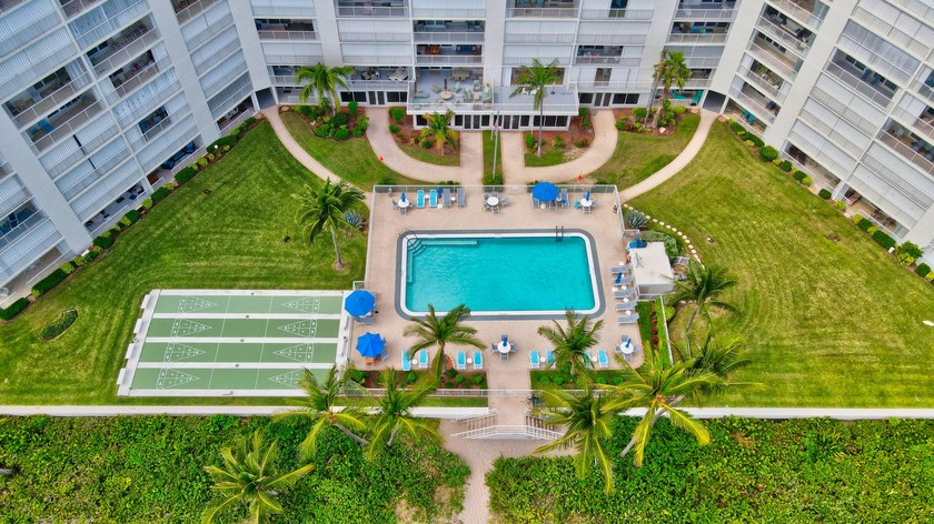 EXTRA LARGE 2 BEDROOM/2 BATH OCEANFRONT APARTMENT ON THE TOP - Beach Condo for sale in Highland Beach, Florida on Beachhouse.com