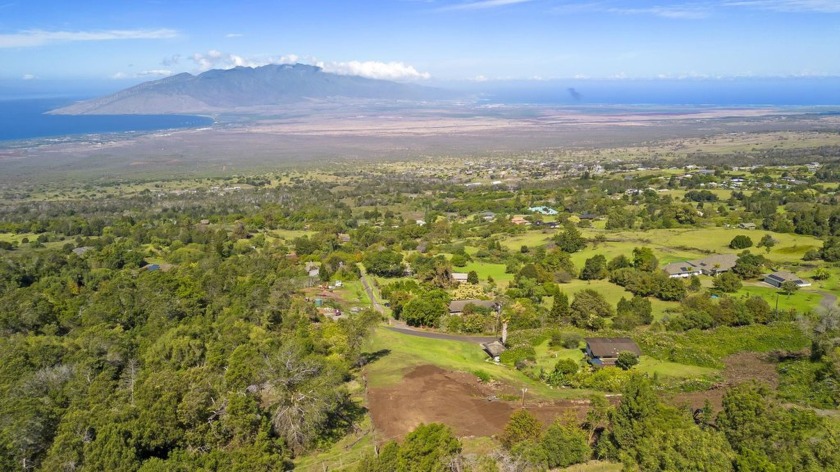 A charming cottage on 2.373 acres in idyllic Kula. Fantastic - Beach Home for sale in Kula, Hawaii on Beachhouse.com