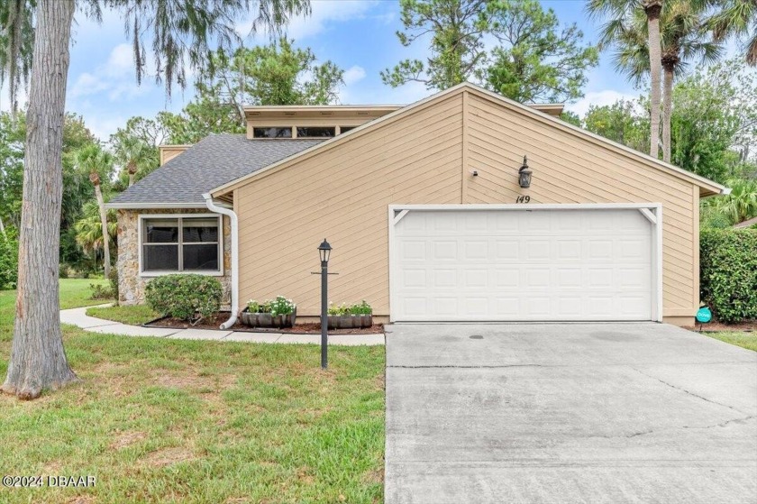 Welcome to this charming 2-bedroom, 2-bath single-family home - Beach Home for sale in Daytona Beach, Florida on Beachhouse.com