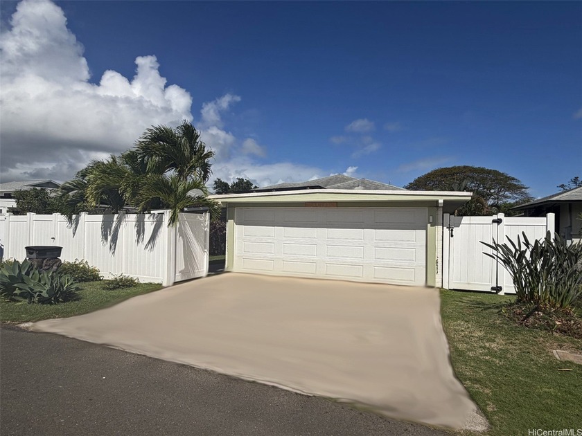 Featuring 3 bedrooms, 2 bathrooms, fully landscaped and fenced - Beach Home for sale in Kaneohe, Hawaii on Beachhouse.com