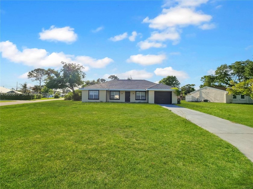 Charming 3-bedroom, 2-bath single-family home located in the - Beach Home for sale in Vero Beach, Florida on Beachhouse.com