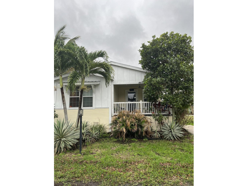 Newer model, well maintained, large kitchen and dining. Living - Beach Home for sale in Palm Beach Gardens, Florida on Beachhouse.com