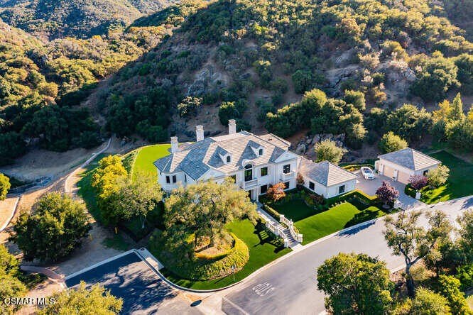 Spectacular 5-bedroom, 6-bath, 7,316 square-foot Sherwood estate - Beach Home for sale in Thousand Oaks, California on Beachhouse.com