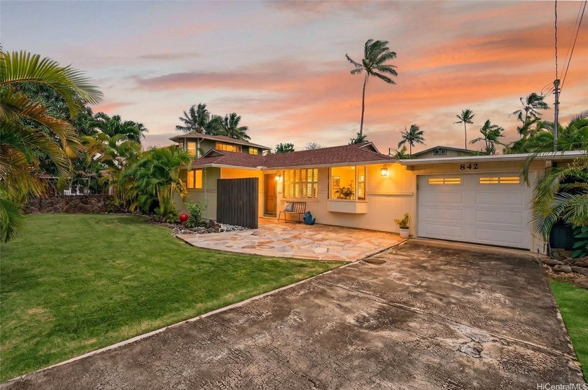 CHARMING to its core!!! This sweet little house perches on *duck - Beach Home for sale in Kailua, Hawaii on Beachhouse.com