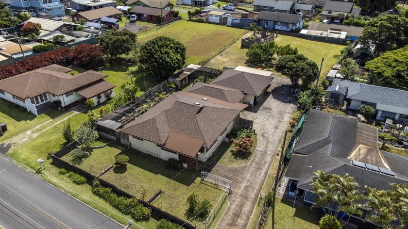 Welcome to this charming plantation home on half an acre of land - Beach Home for sale in Makawao, Hawaii on Beachhouse.com