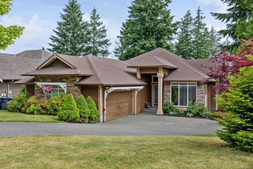 Welcome to 3101 Klanawa Cres- a remarkable family home nestled - Beach Home for sale in Courtenay,  on Beachhouse.com