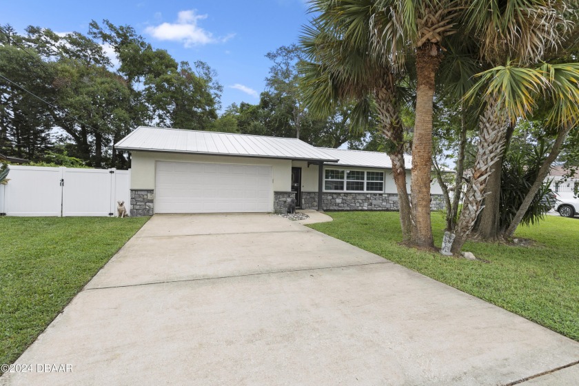 Welcome to 116 Knollwood Circle, Ormond Beach, FL! Situated on a - Beach Home for sale in Ormond Beach, Florida on Beachhouse.com