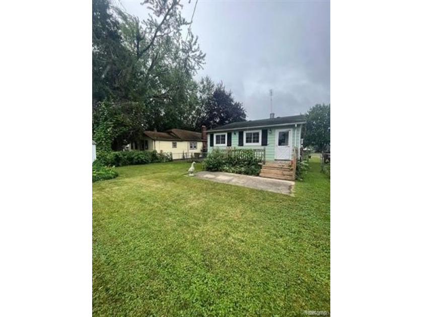 TENANT OCCUPIED SALE- Welcome to this 2024 updated home! 3 - Beach Home for sale in Monroe, Michigan on Beachhouse.com