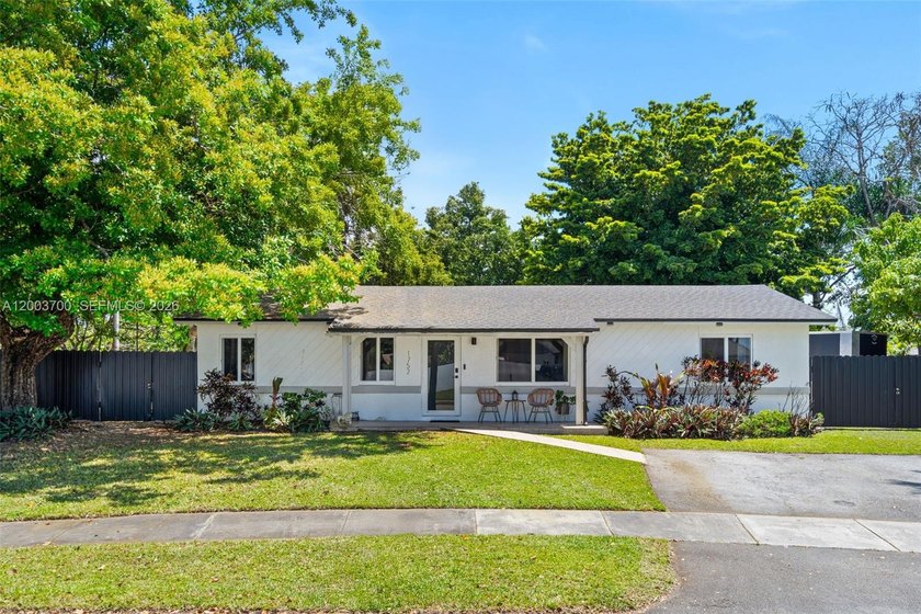 Beautiful 4 bedroom, 2 bath single family home featuring a - Beach Home for sale in Homestead, Florida on Beachhouse.com