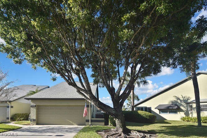 Stunning Lakefront End-Unit Condo in Desirable McGregor Park - Beach Condo for sale in Fort Myers, Florida on Beachhouse.com