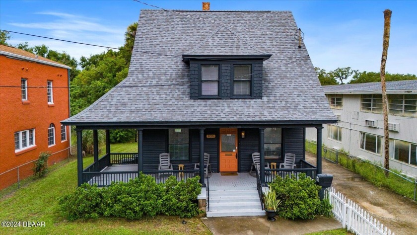 Welcome home! What a charmer! With a newer roof and updated - Beach Home for sale in Daytona Beach, Florida on Beachhouse.com