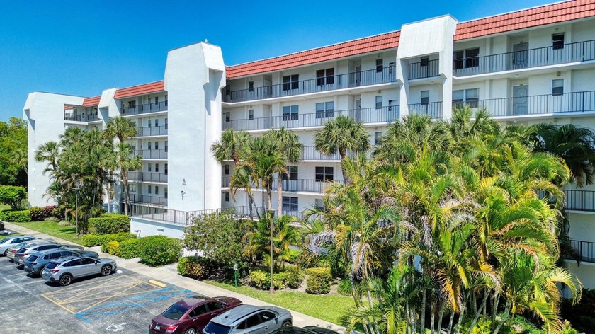 Beautifully maintained 2nd-floor 1-bedroom, 1.5-bath condo with - Beach Condo for sale in Lake Worth, Florida on Beachhouse.com