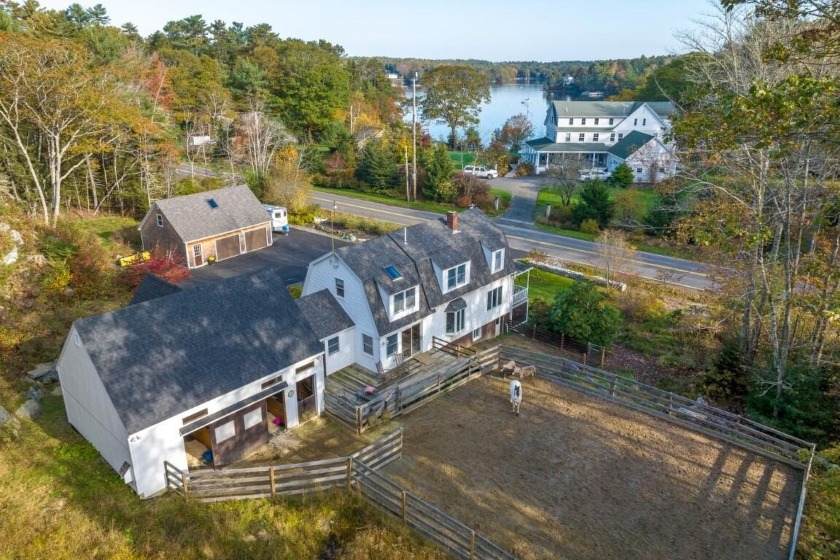 On Southport Island, this turn-key property features many recent - Beach Home for sale in Southport, Maine on Beachhouse.com