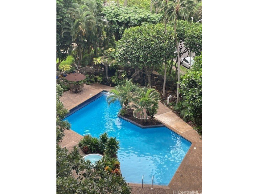 Unit is vacant, BBQ, Exercise room, meeting room, pool, on the - Beach Condo for sale in Honolulu, Hawaii on Beachhouse.com