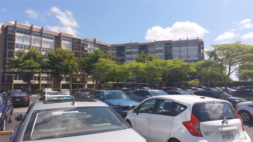 Don't miss this beautifully maintained ground floor corner unit - Beach Condo for sale in Pembroke Pines, Florida on Beachhouse.com