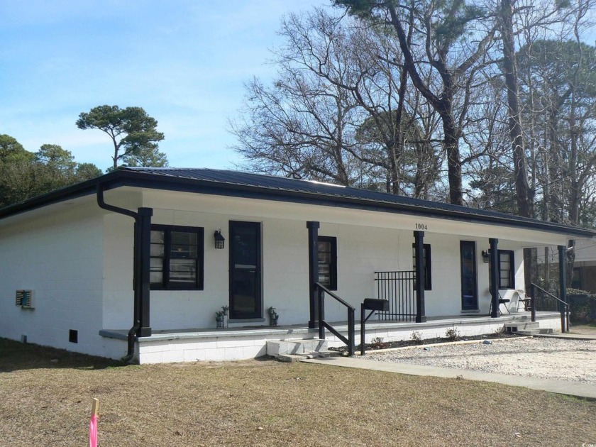 Great investment opportunity in the heart of Myrtle Beach.  Rare - Beach Townhome/Townhouse for sale in Myrtle Beach, South Carolina on Beachhouse.com