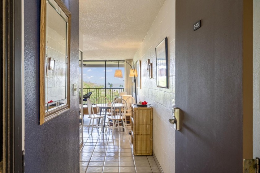 This roomy Hotel-zoned vacation rentable condo epitomizes the - Beach Condo for sale in Kihei, Hawaii on Beachhouse.com