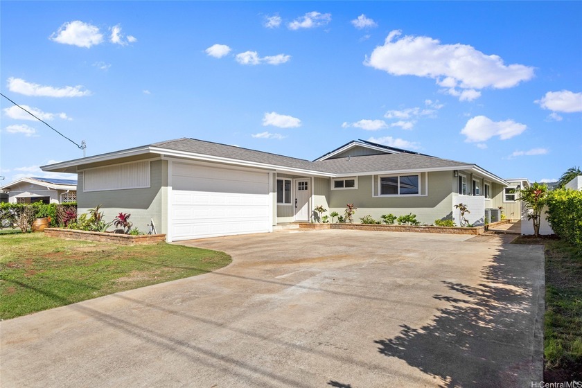 **NEW PRICE** Discover an extraordinary single-level residence - Beach Home for sale in Honolulu, Hawaii on Beachhouse.com