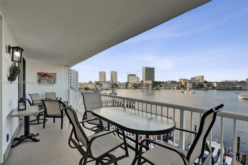 Magnificent 2-bedroom unit with breathtaking intracoastal views - Beach Other for sale in Hallandale Beach, Florida on Beachhouse.com