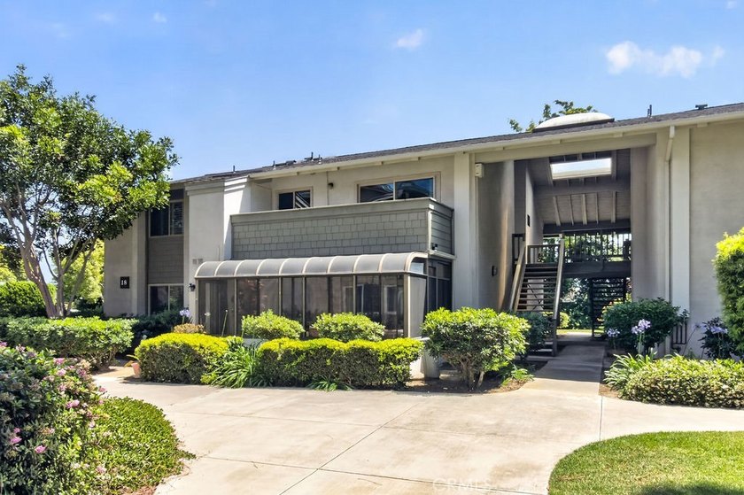 COME HOME TO YOUR BEACH CONDO! THIS MAGNIFICENT 2 BEDROOM - 2 - Beach Condo for sale in Huntington Beach, California on Beachhouse.com