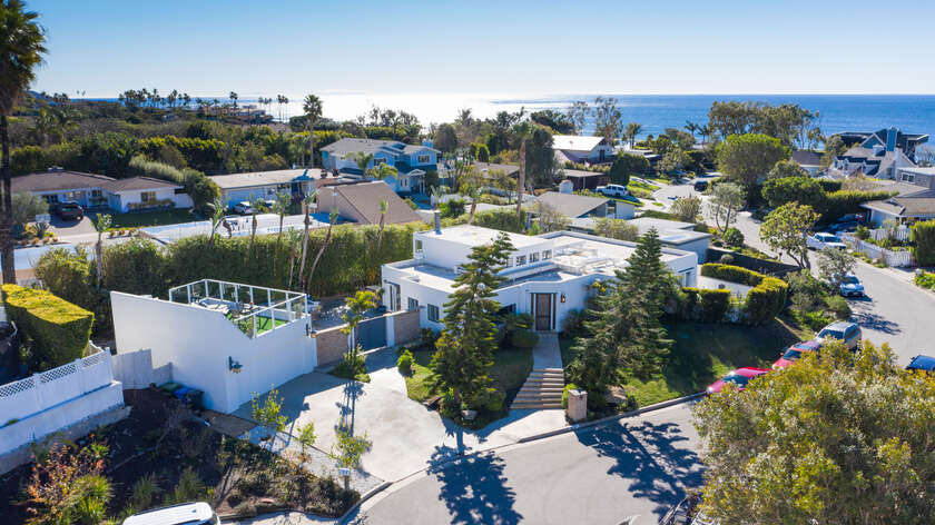 Stunning Architectural Malibu Retreat nestled in Malibu Park and - Beach Home for sale in Malibu, California on Beachhouse.com